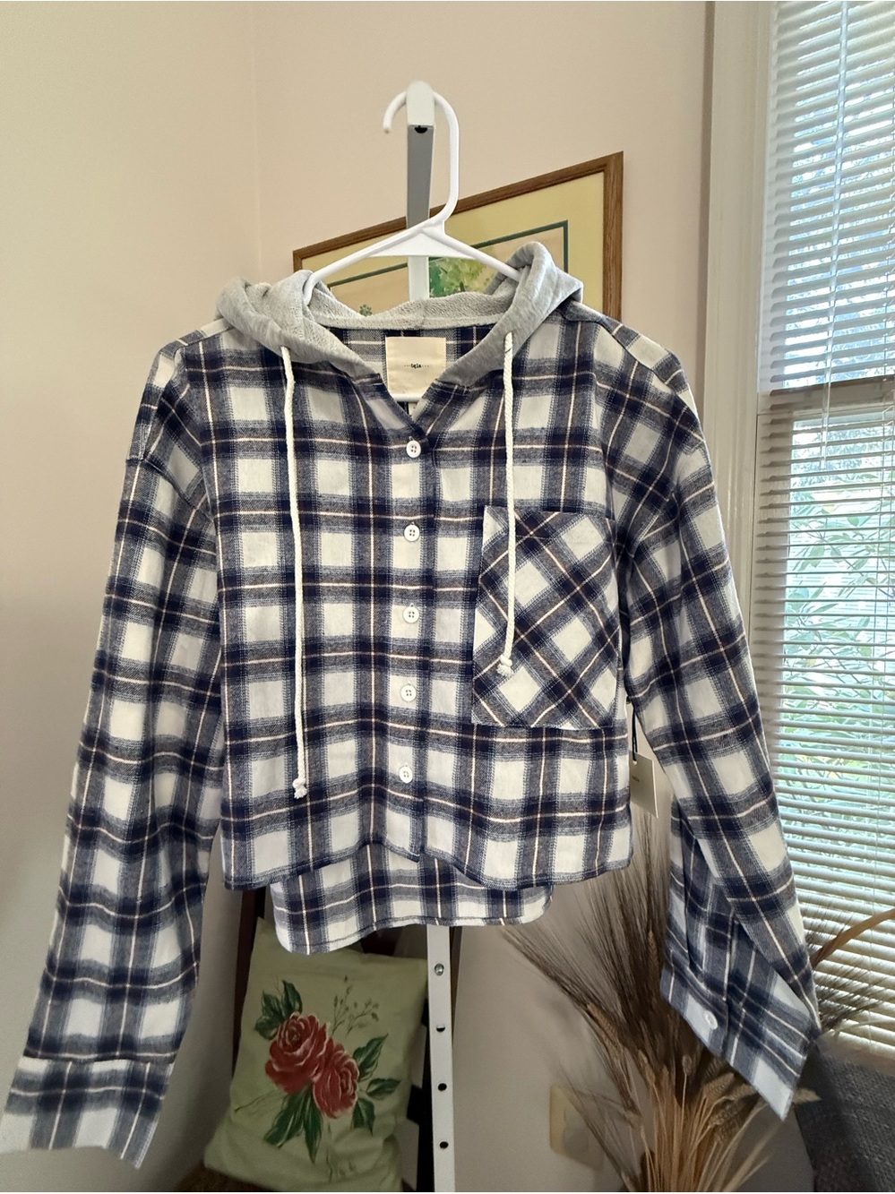 tgla Cropped Hooded Flannel Top. NWT. Size Small